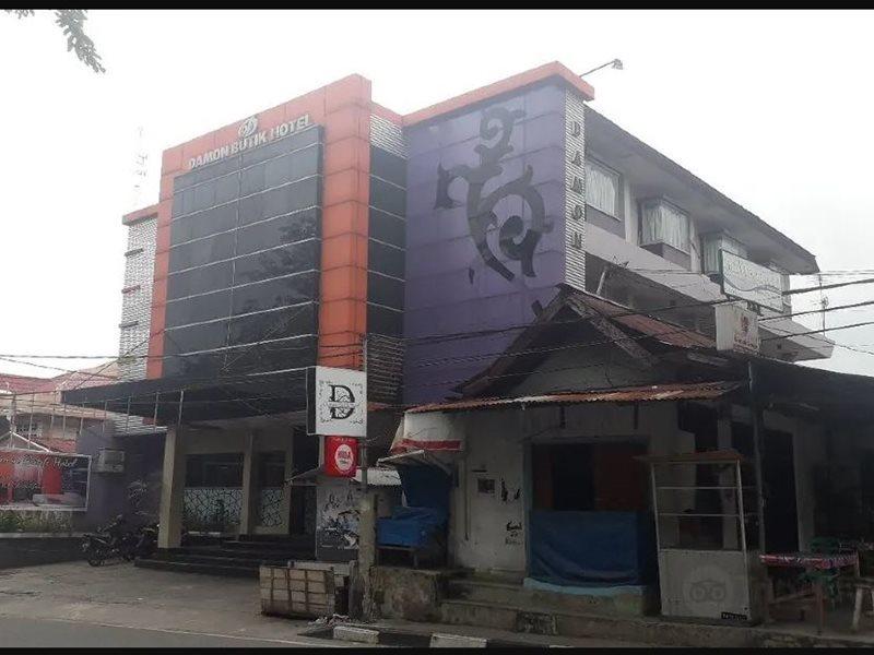 Oyo 1367 Damon Butik Hotel Pekanbaru Extérieur photo