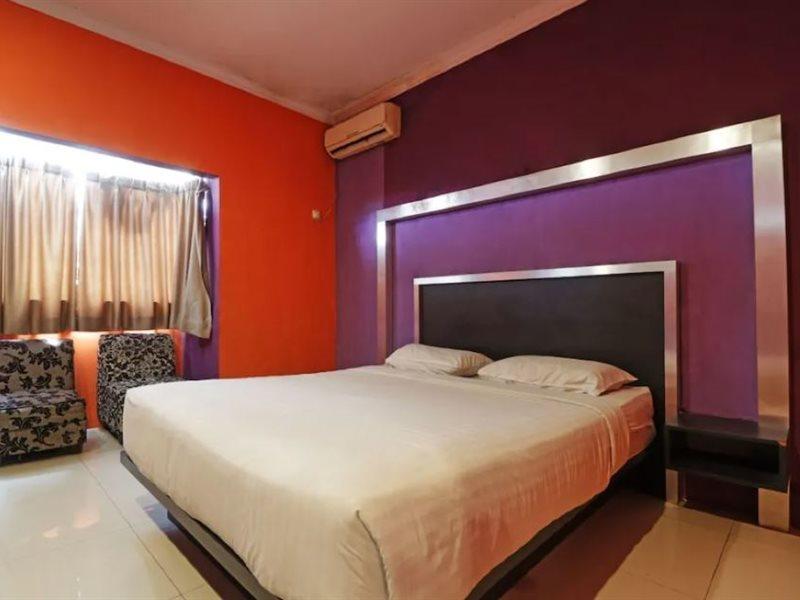 Oyo 1367 Damon Butik Hotel Pekanbaru Extérieur photo