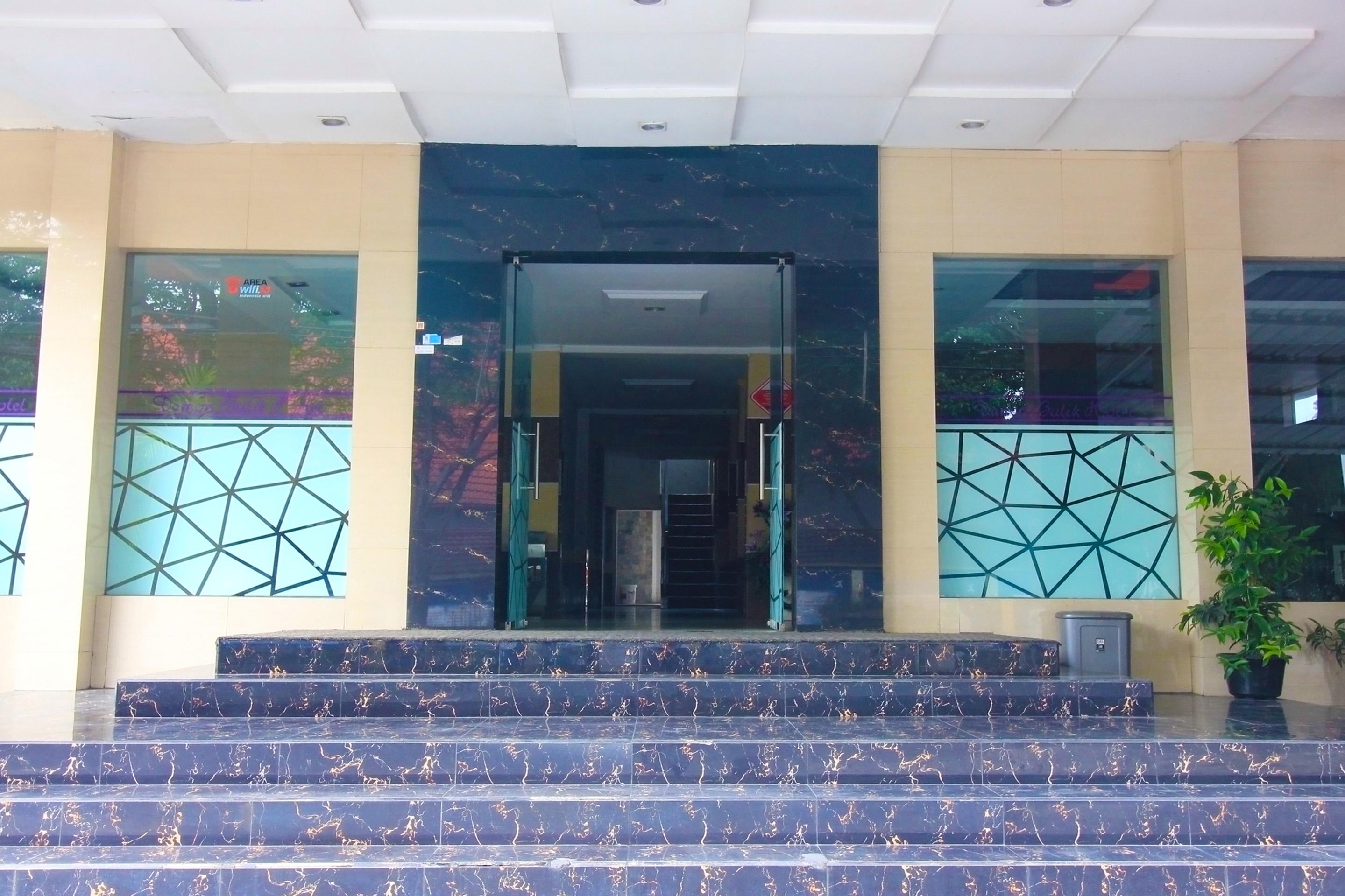 Oyo 1367 Damon Butik Hotel Pekanbaru Extérieur photo